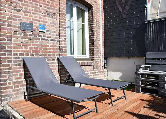 Les jardins d Honfleur et sa terrasse privative